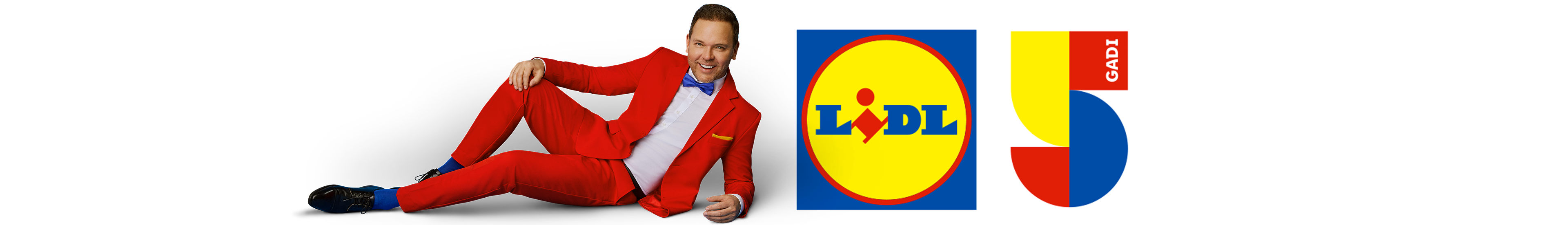 Vīrietis sarkanā uzvalkā guļ blakus veikala logotipam un stilizētam ciparam 5.