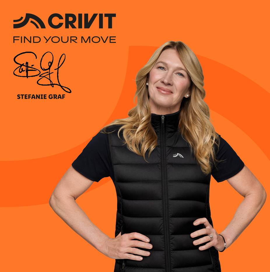 Sieviete melnā dūnu vestē, ar tekstu «FIND YOUR MOVE» un Stefanie Graf parakstu.